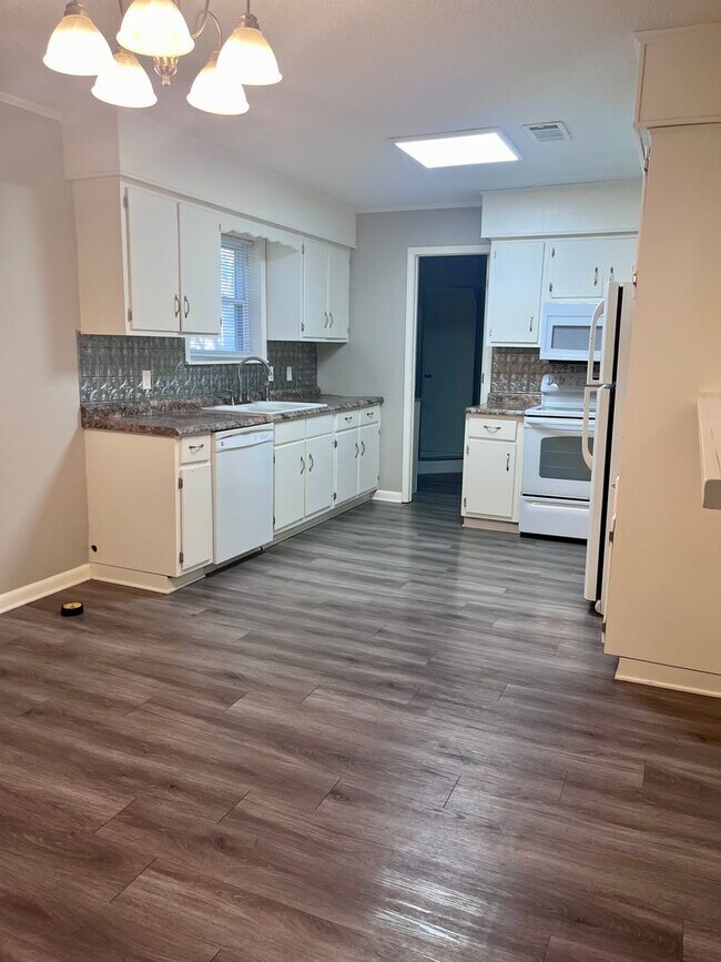 Building Photo - 4 Bedroom 2 Bathroom Home, Lonoke