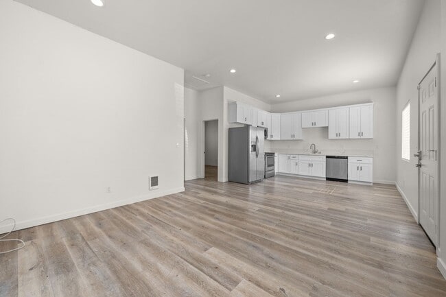 Building Photo - 6208 Pembroke Dr