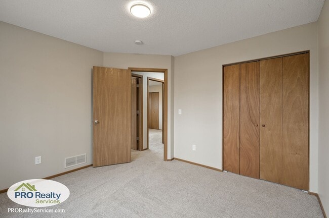 Building Photo - 3 Bedroom House In St. Francis