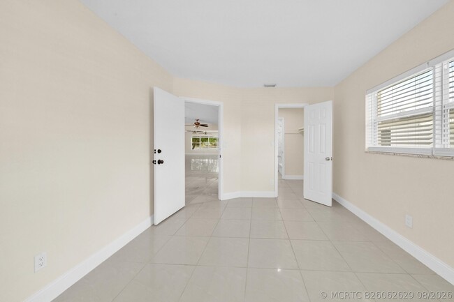 Building Photo - 4921 NW 39th St
