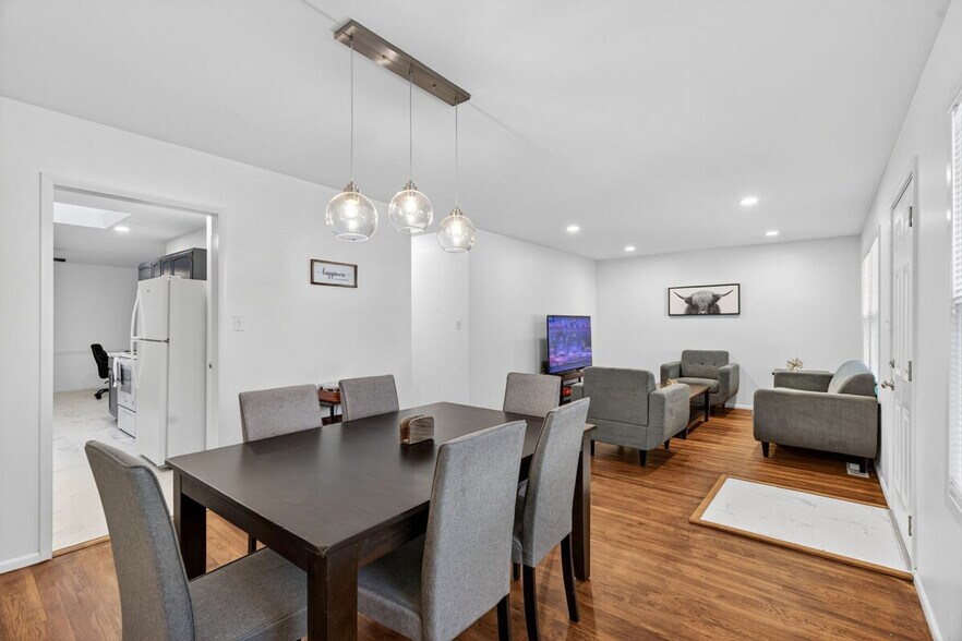 Building Photo - 1415 Lindsay Ln