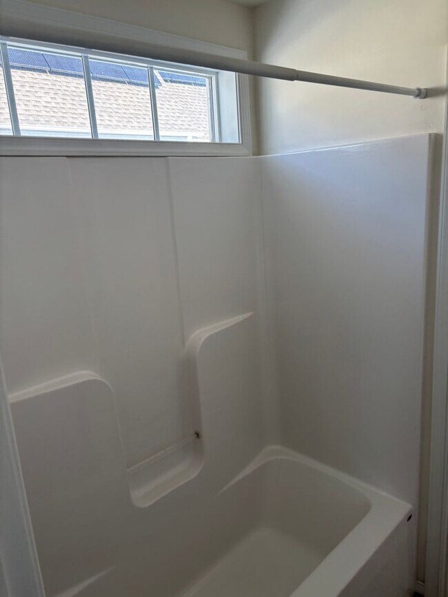 Building Photo - Great Home in Crozet!