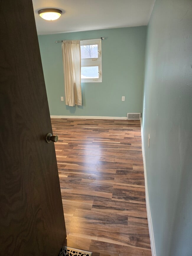 Building Photo - 653 Sloop Rd