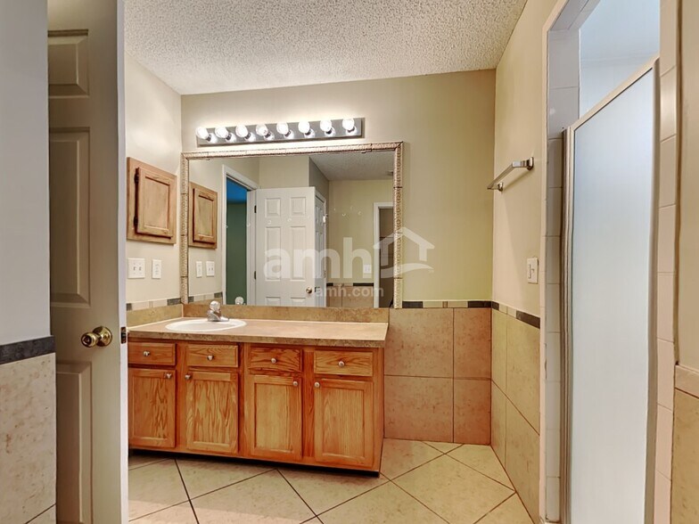 Building Photo - 9261 Redtail Dr