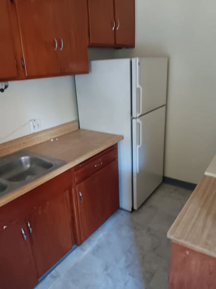 Building Photo - 911 S Marengo Ave