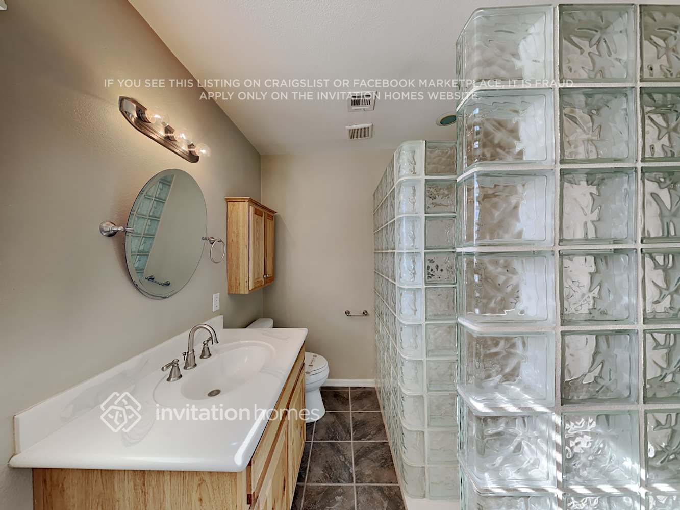 Building Photo - 661 N Sunland Dr