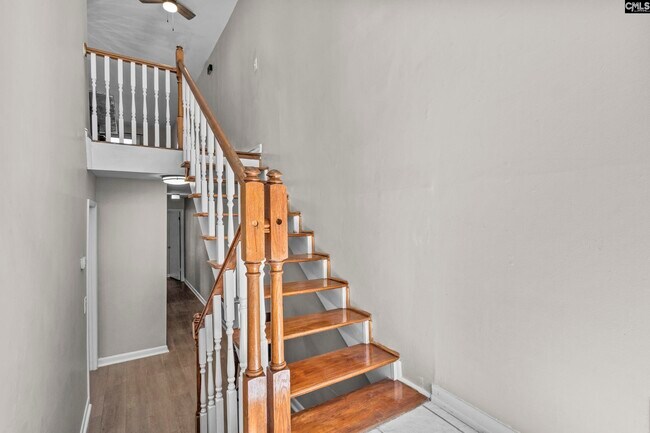 Building Photo - 1 Low Hill Ln