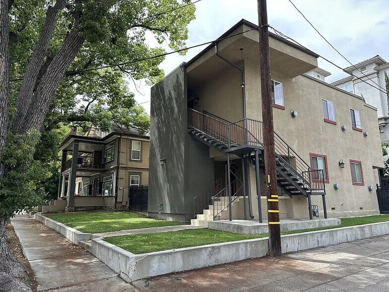 Building Photo - 165 Chestnut St