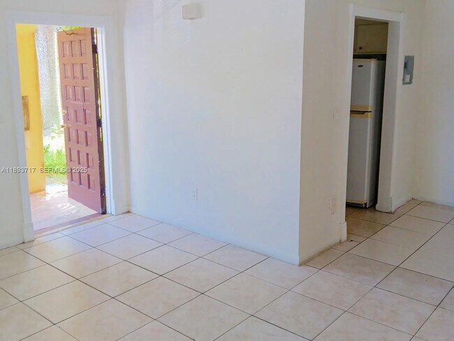 Building Photo - 1826 Cleveland St