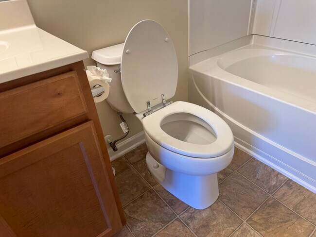 Building Photo - Room in Townhome on Averette Hill Dr