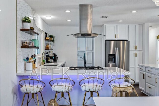 Building Photo - 980 N Buttonwillow Cir