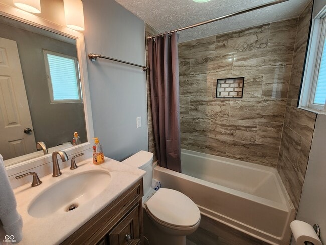 Building Photo - 106 S McCarty St