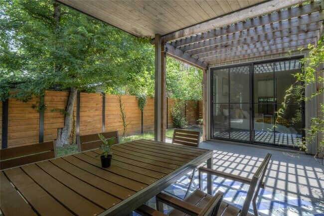 Building Photo - 6005 Woodrow Ave