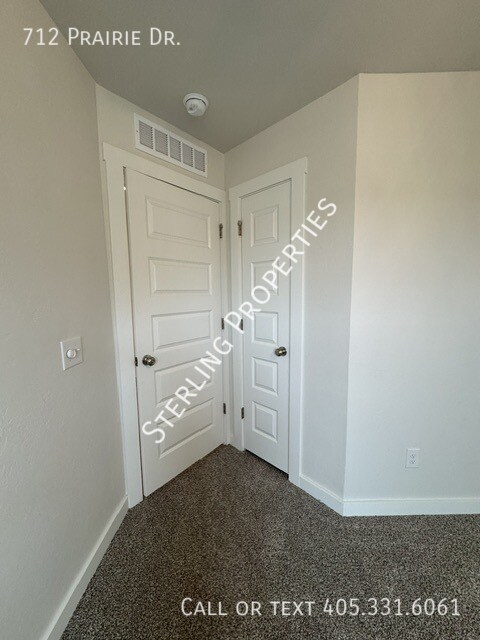 Building Photo - 712 Prairie Dr