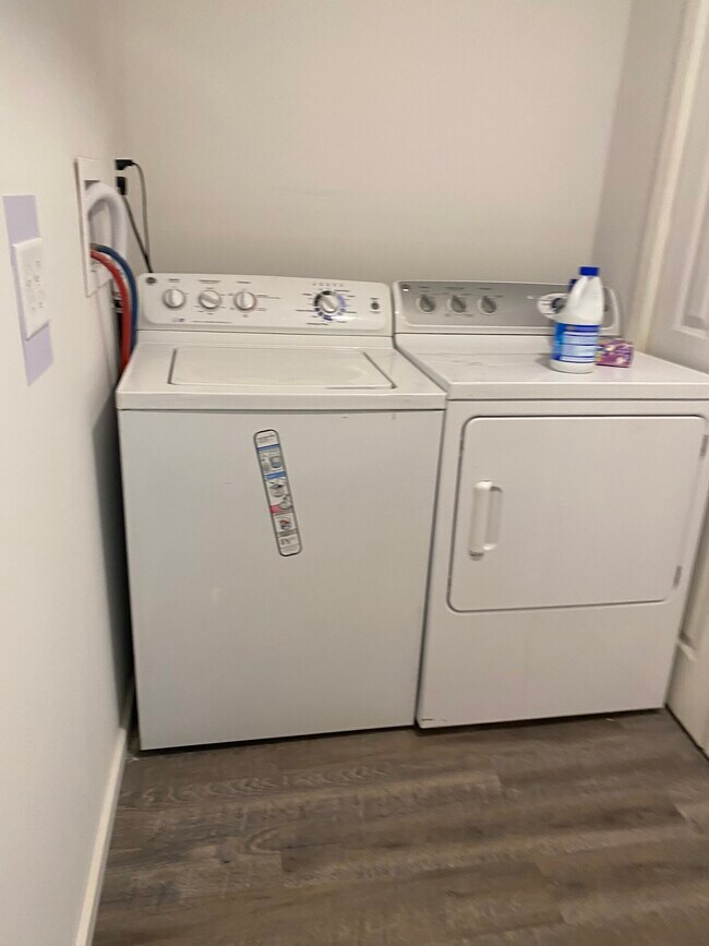 Building Photo - 458 Skokie Ln