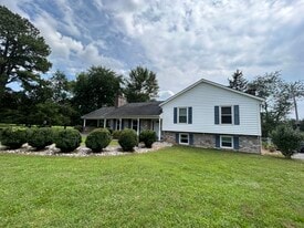 Building Photo - 2671 Thomas Jefferson Pky