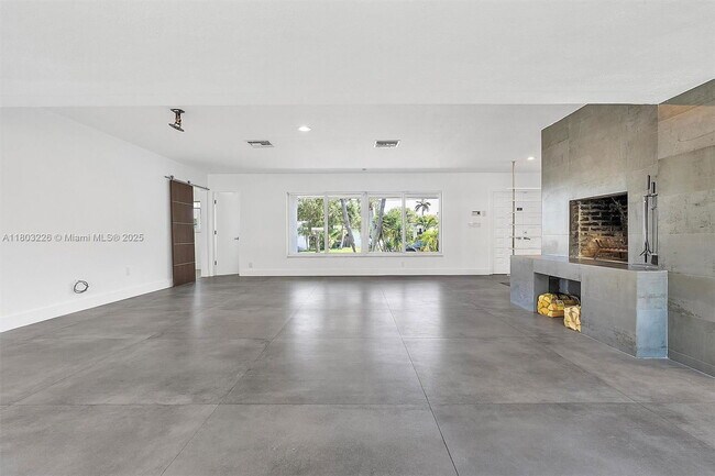 Building Photo - 1481 NE 104th St