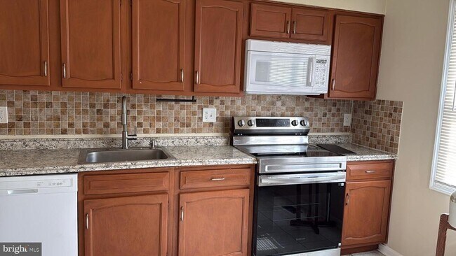 Building Photo - 9 Autumn Hill Way