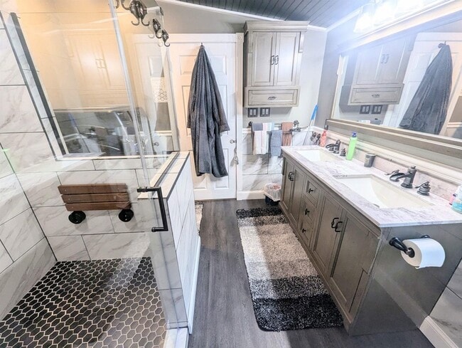 Building Photo - 43 Crestwood Dr