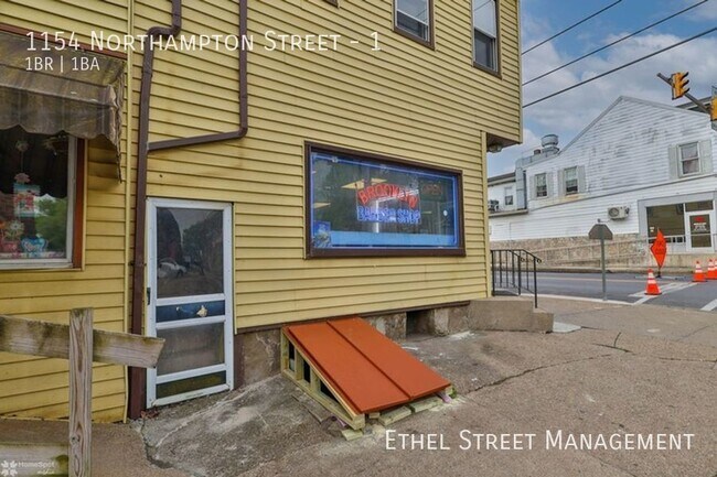 Building Photo - 1154 Northampton St