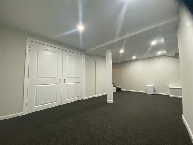 Building Photo - 270 Sunderland Rd