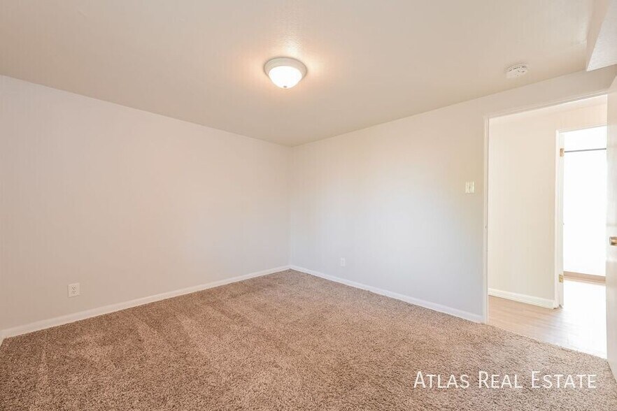Building Photo - 800 Miller Ct