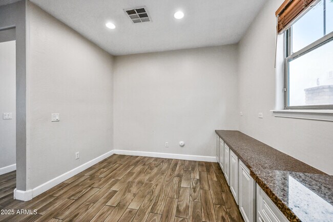 Building Photo - 15340 W Dahlia Dr