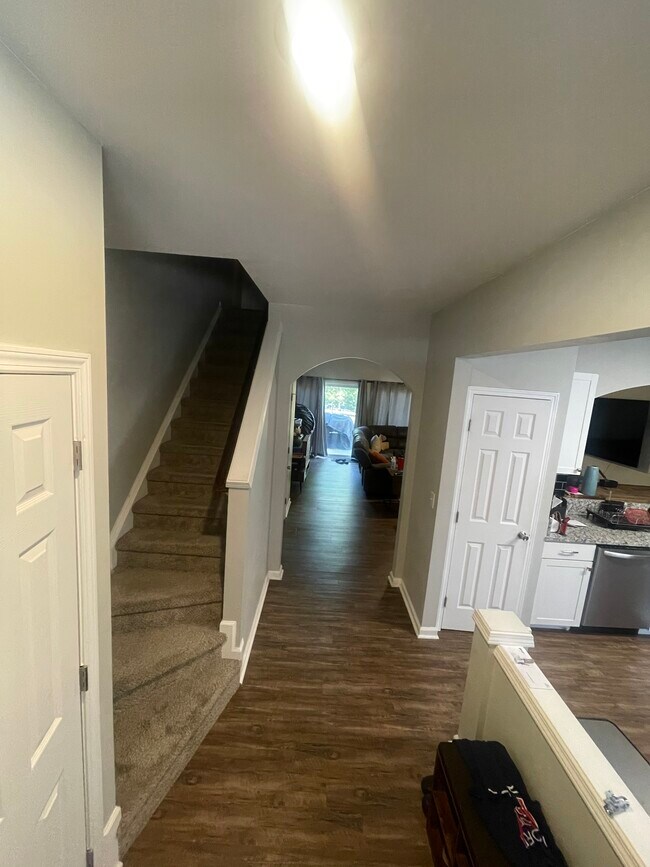 Building Photo - 412 Walnut Woods Dr