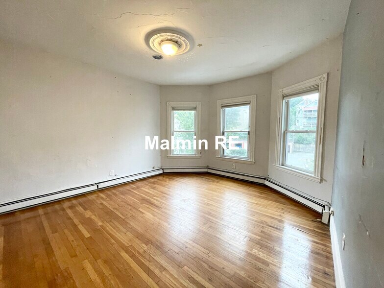 Building Photo - 61 Hillside St