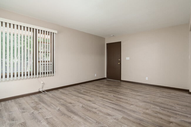 Building Photo - 3220 Darwood Dr