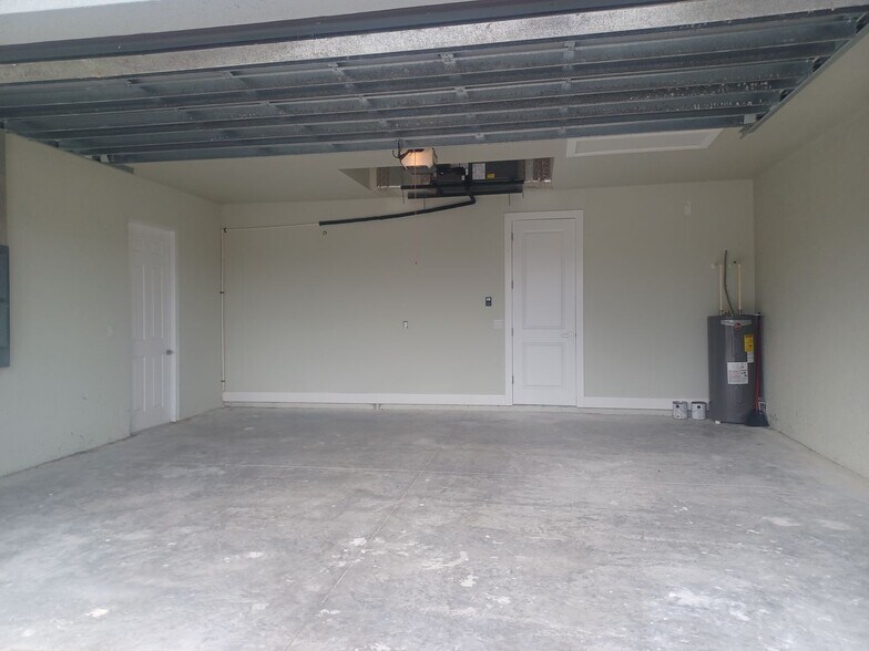 Building Photo - 1638 NW 36th Pl