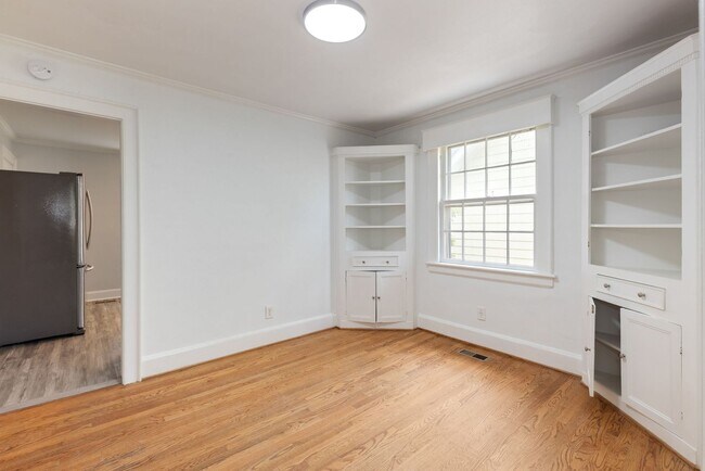 Building Photo - 317 35th St