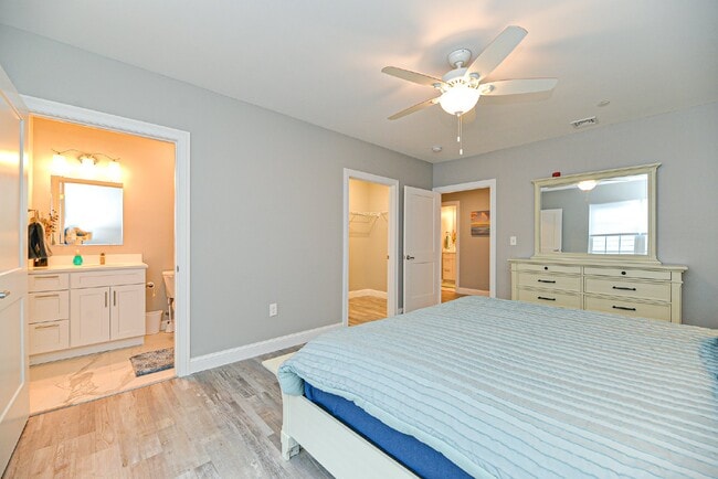 Building Photo - Gorgeous 2 bedroom very spacious condo at ...