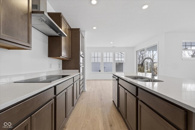 Building Photo - 15946 Meadow Frost Ct