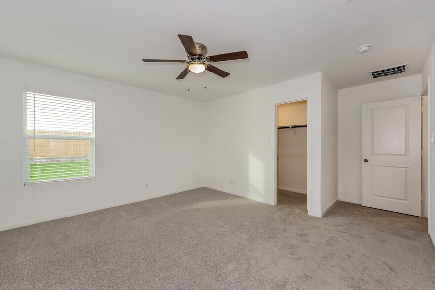 Building Photo - 1611 Sparrow Hawk Rd