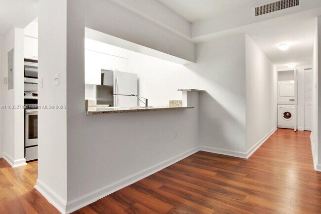 Building Photo - 1756 N Bayshore Dr