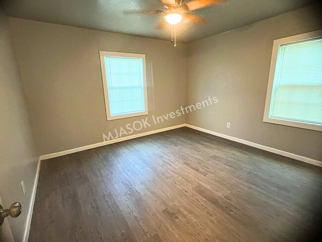 Building Photo - Fully Renovated 3 Bed Home | Stainless Appliances | Privacy Fence | Storage Shed | W/D Connections