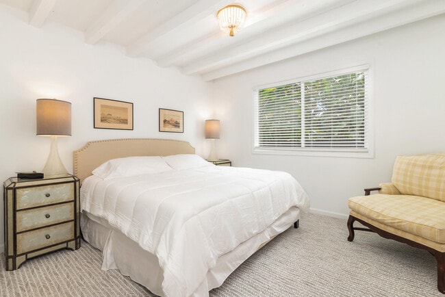 Building Photo - 240 Almeria Rd