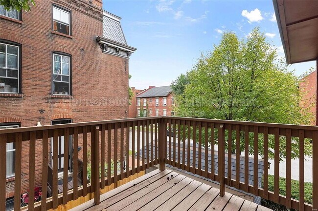 Building Photo - 1001 Lami St