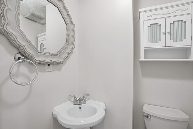 Building Photo - 55 Arrowwood Dr