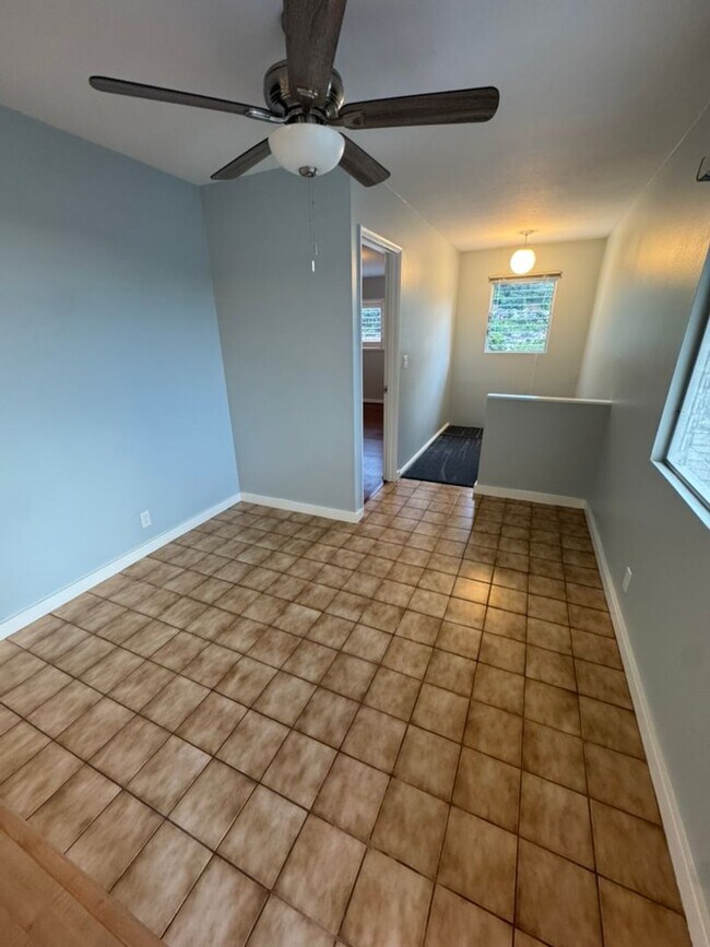 Building Photo - Bright & Spacious 3-Bedroom Home in Peacef...