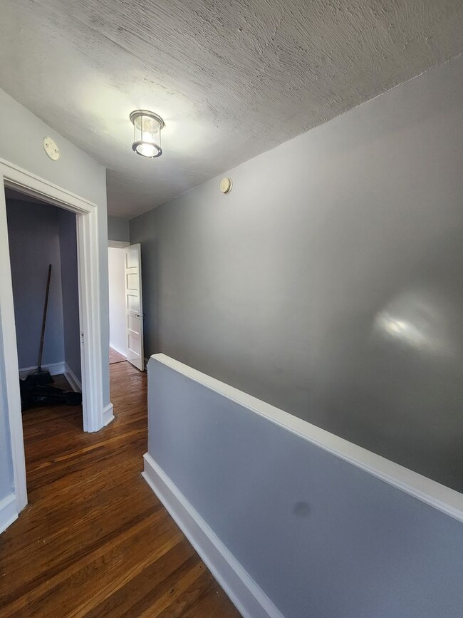 Building Photo - East Oak Lane House for rent with front po...