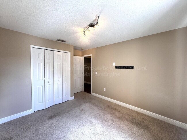 Building Photo - 820 Briargrove Ave