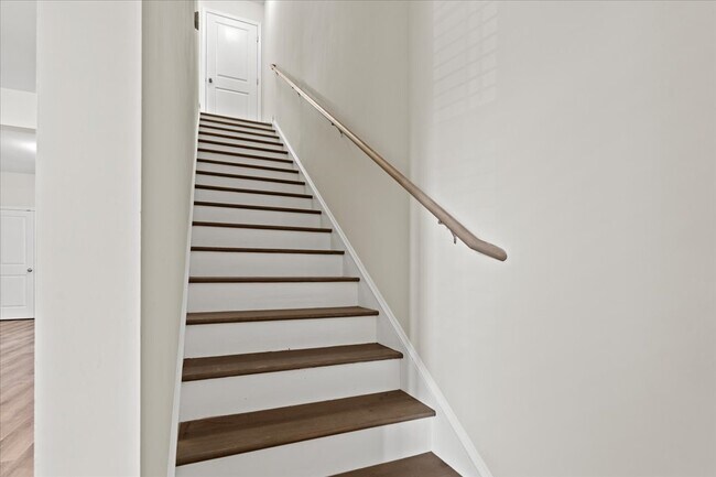 Building Photo - 2804 1/2 Alligator Rd