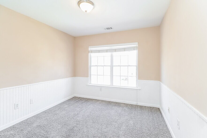 Building Photo - 939 Old Forester Ln