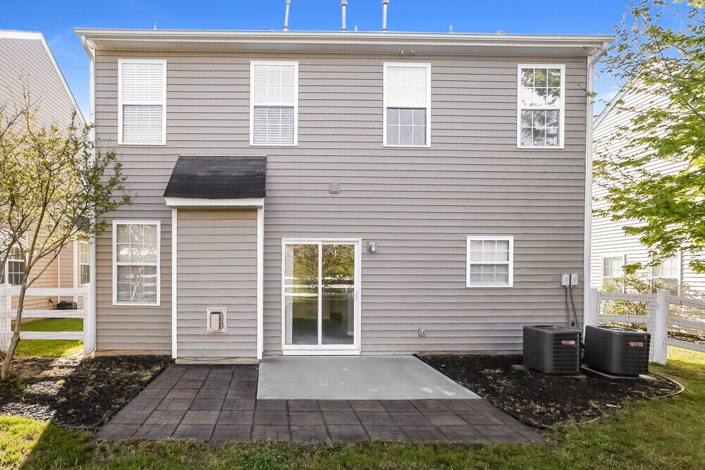 Building Photo - 3371 Streamside Dr