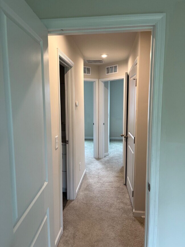 Building Photo - 1607 Mountain Ash Ln