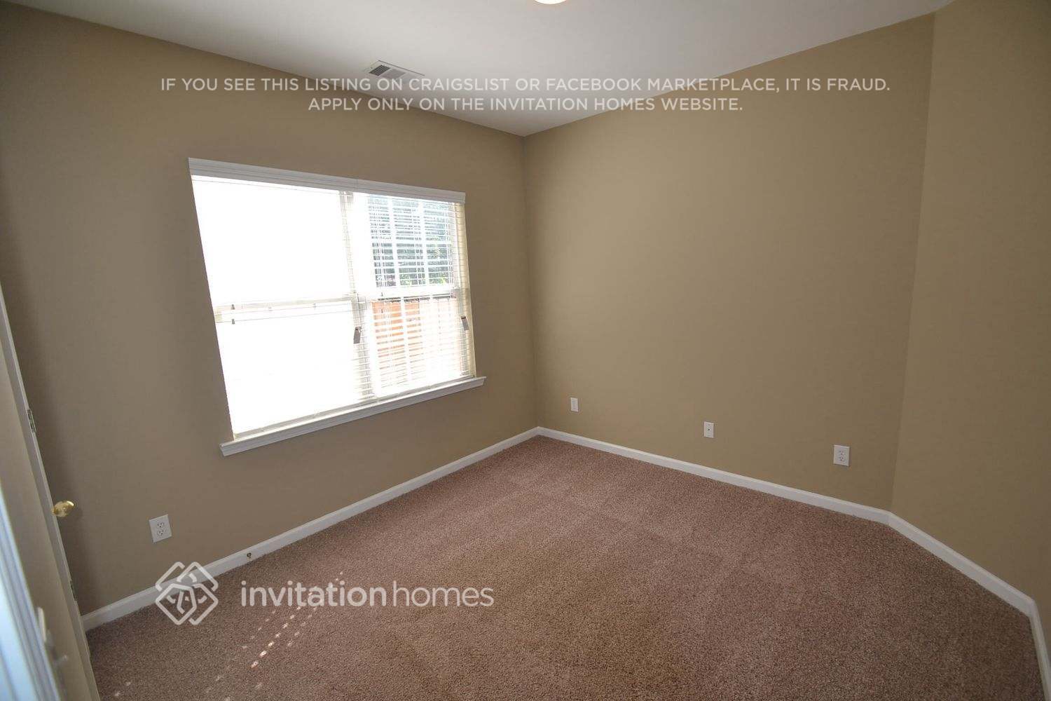 Building Photo - 2482 Lakebrooke Dr