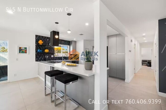 Building Photo - 945 N Buttonwillow Cir