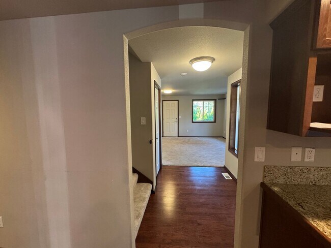 Building Photo - 3 Bed, 2.5 Bath PLUS Bonus Room